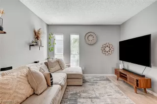 Photo #4: 2499043 Listing