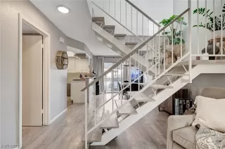 Photo #5: 2499043 Listing