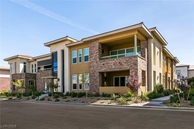 MLS: 2499046 Condo For Sale