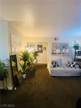 Photo #3: 2499048 Listing