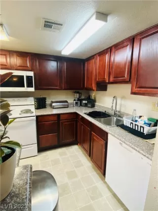 Photo #5: 2499048 Listing