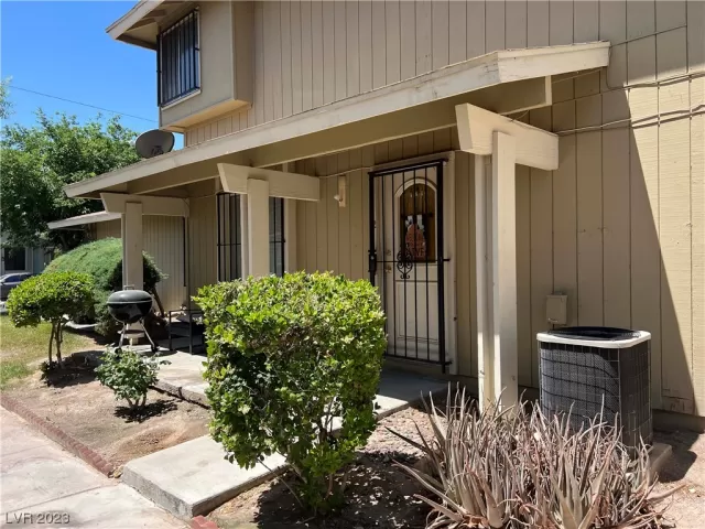 MLS: 2499057 Condo For Sale