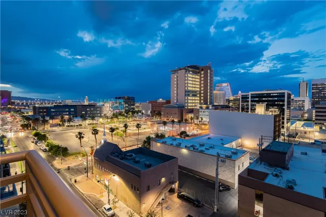 MLS: 2499074 Condo For Sale