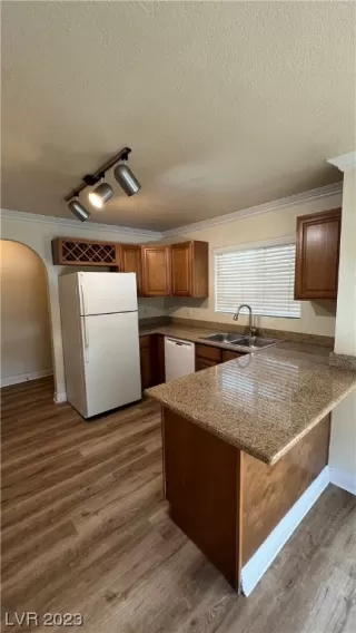 Photo #5: 2499098 Listing