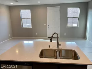 Photo #5: 2499104 Listing 