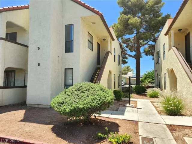 MLS: 2499115 Condo For Sale