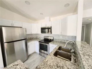 Photo #2: 2499115 Listing 