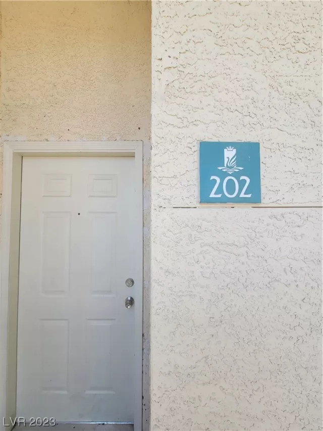 MLS: 2499138 Condo For Sale