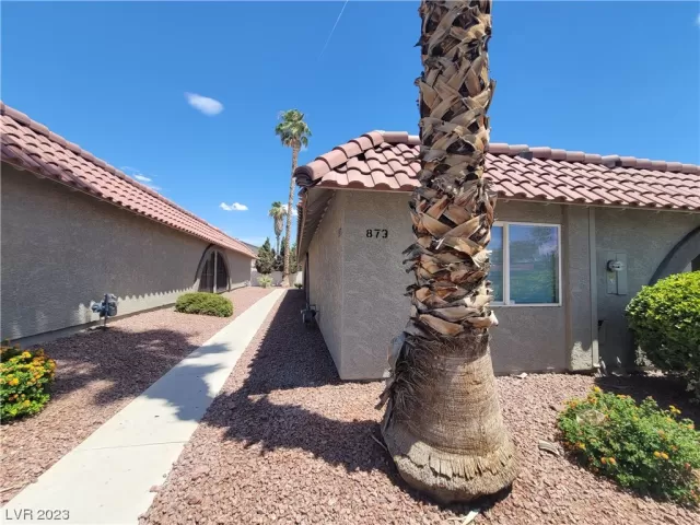 MLS: 2499140 Condo For Sale