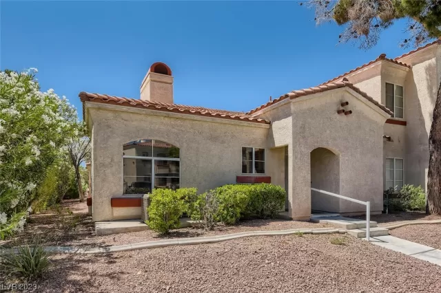 MLS: 2499169 Condo For Sale