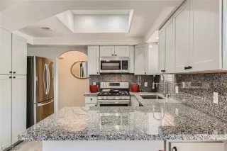 Photo #5: 2499169 Listing 