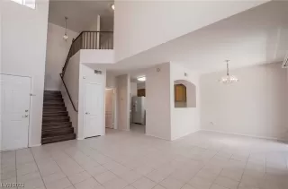 Photo #5: 2499173 Listing