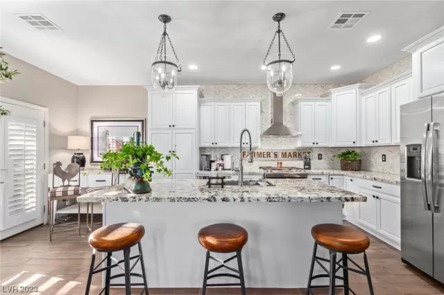 MLS: 2499243 Condo For Sale