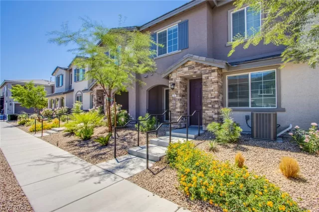 MLS: 2499258 Condo For Sale