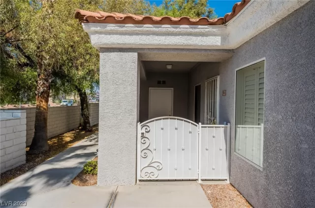 MLS: 2499279 Condo For Sale