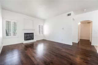 Photo #4: 2499279 Listing