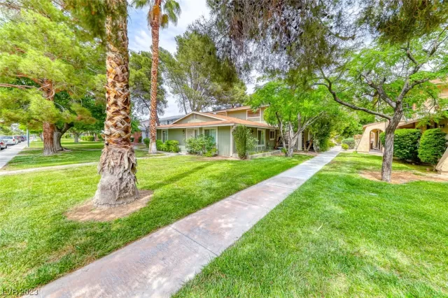 MLS: 2499290 Condo For Sale