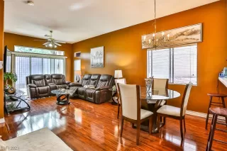 Photo #4: 2499330 Listing