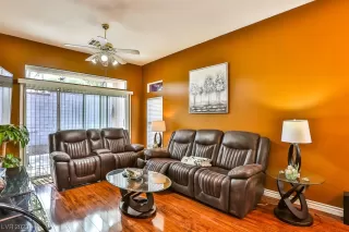 Photo #5: 2499330 Listing