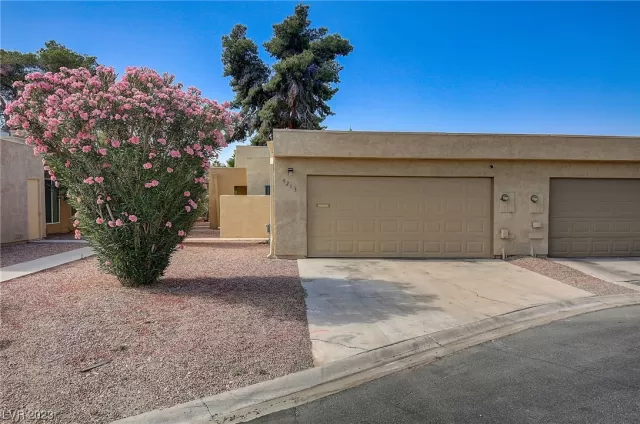 MLS: 2499337 Condo For Sale