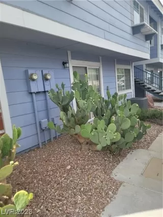 Photo #2: 2499372 Listing