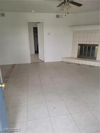 Photo #5: 2499372 Listing