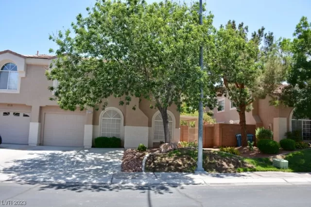 MLS: 2499405 Condo For Sale