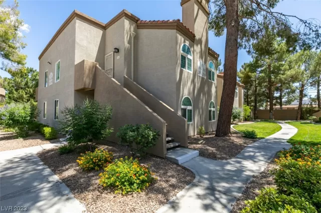 MLS: 2499409 Condo For Sale