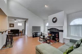 Photo #5: 2499409 Listing