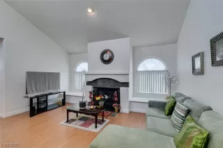 Photo #6: 2499409 Listing