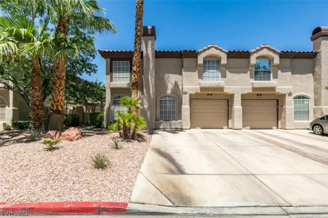 MLS: 2499446 Condo For Sale