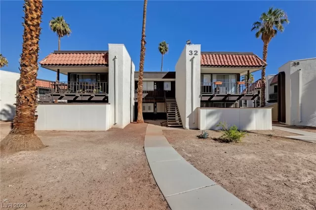 MLS: 2499536 Condo For Sale