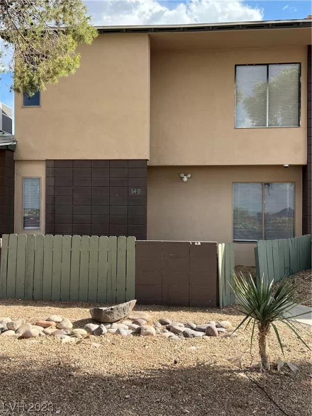 MLS: 2499543 Condo For Sale