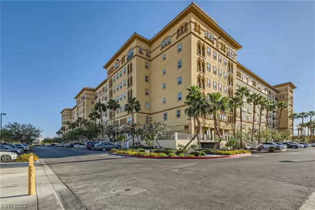 MLS: 2499549 Condo For Sale