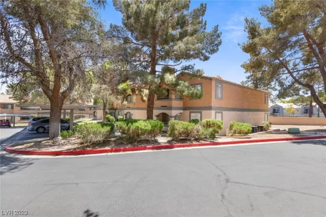 MLS: 2499554 Condo For Sale