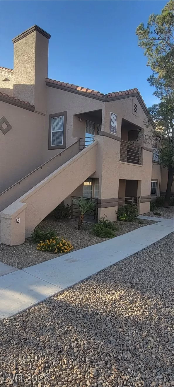 MLS: 2499568 Condo For Sale