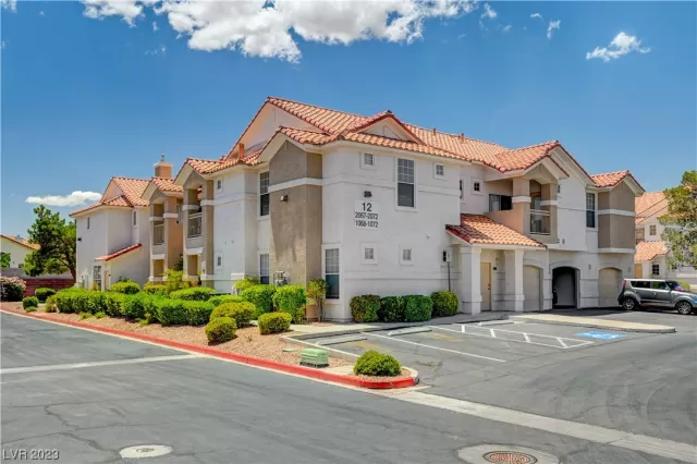 MLS: 2499569 Condo For Sale