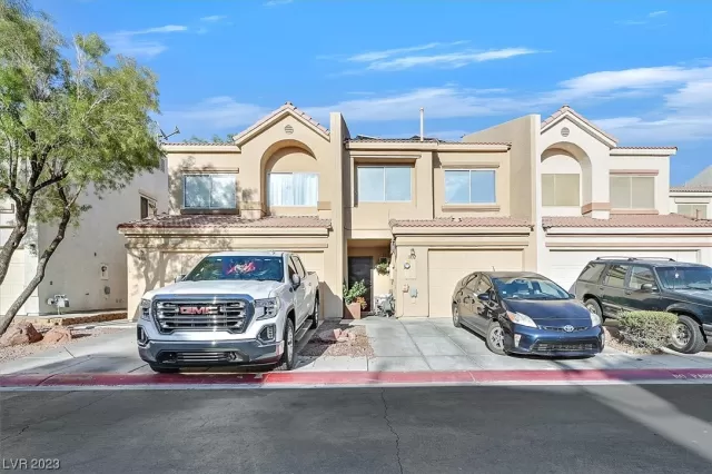 MLS: 2499615 Condo For Sale