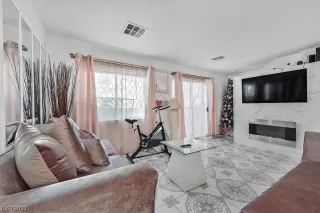 Photo #2: 2499615 Listing 