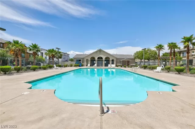 MLS: 2499617 Condo For Sale