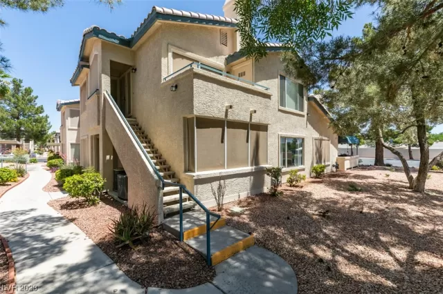 MLS: 2499621 Condo For Sale