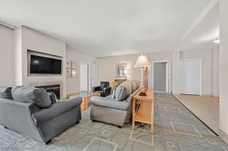 Photo #5: 2499623 Listing