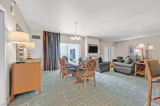 Photo #6: 2499623 Listing