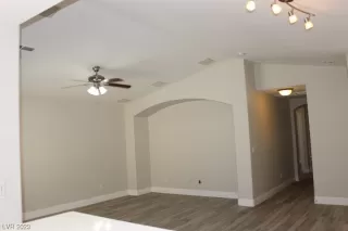 Photo #5: 2499655 Listing