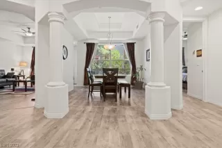 Photo #2: 2499659 Listing