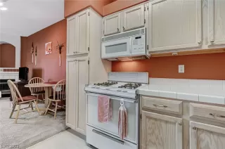 Photo #4: 2499675 Listing