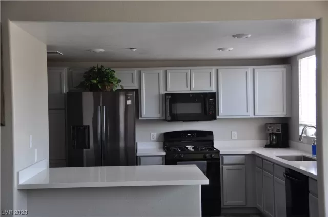 MLS: 2499712 Condo For Sale