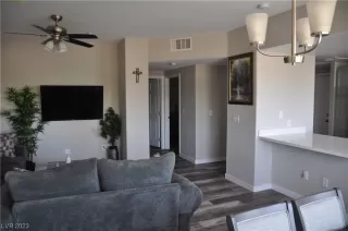 Photo #6: 2499712 Listing