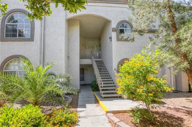 MLS: 2499749 Condo For Sale