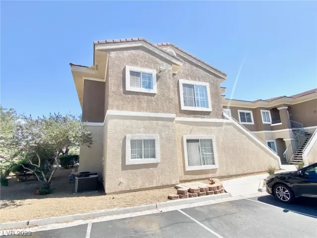 MLS: 2499754 Condo For Sale